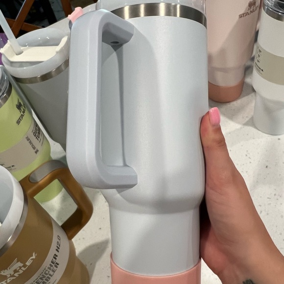 Stanley Cloud 40oz - Picture 3 of 5